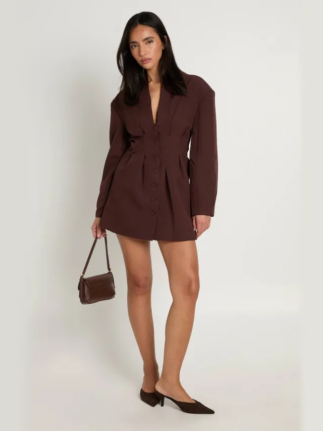 boohoo Dames Blazerjurk Met Ballonmouwen En Geplooid Rokdeel Chocoladebruin