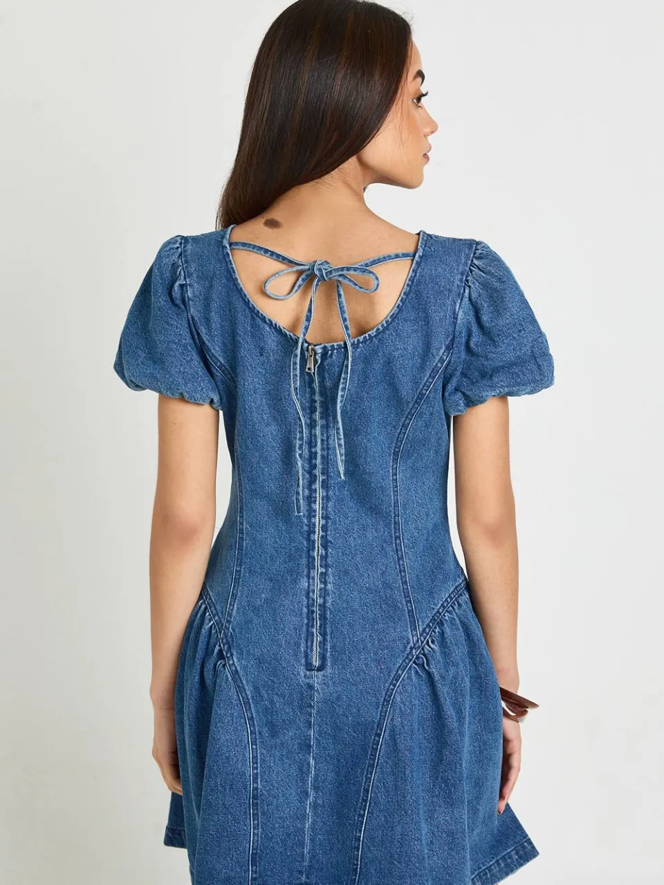 boohoo Dames Denim Mini-jurk Met Pofmouwen, foto 2