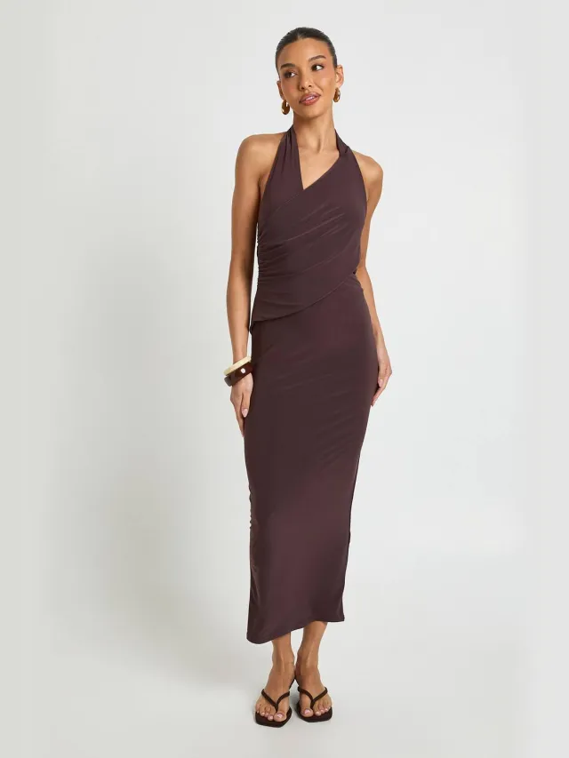 boohoo Dames Slinky Halterneck Jurk Met Wikkeldetail Midaxi-lengte Chocoladebruin