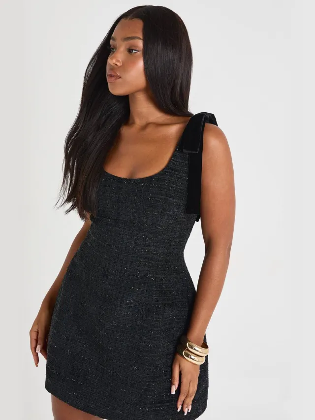 boohoo Dames Pailletten boucle ronde hals getailleerde minijurk Zwart