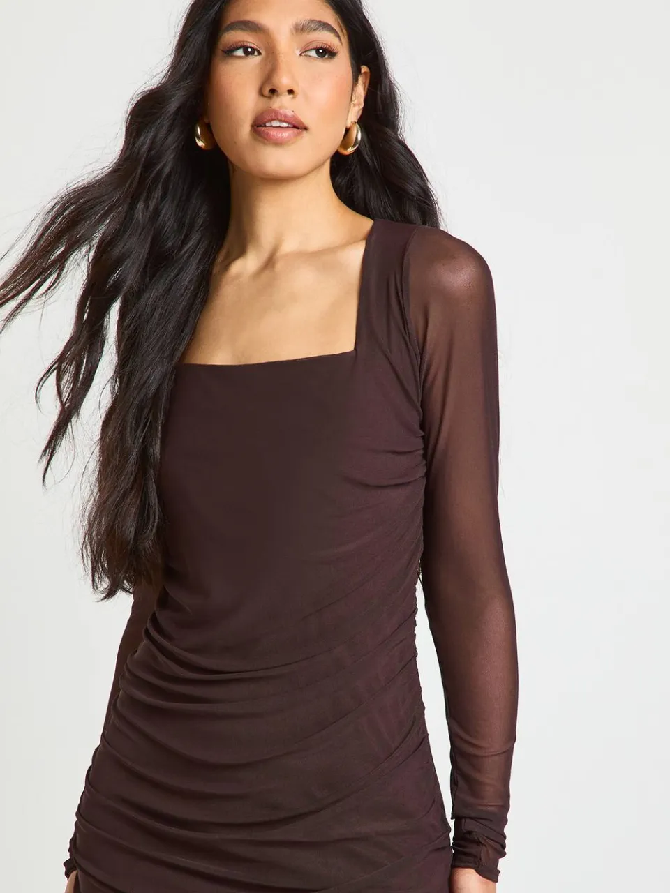 boohoo Dames Tall Mesh Vierkante Hals Gerimpelde Midi Jurk chocoladebruin, foto 4