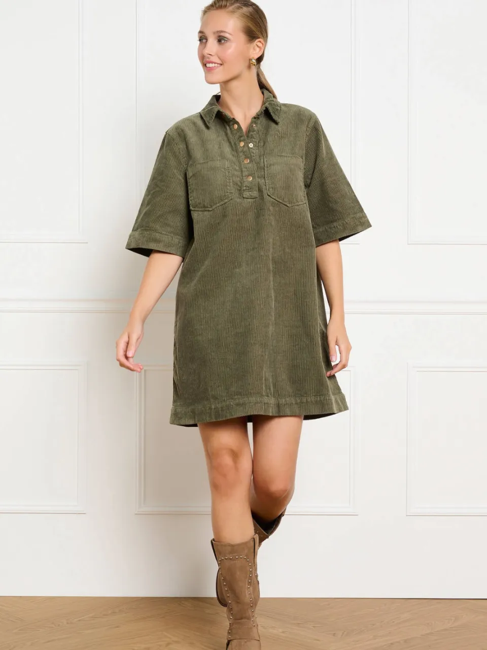 LOLALIZA korte corduroy jurk - kaki