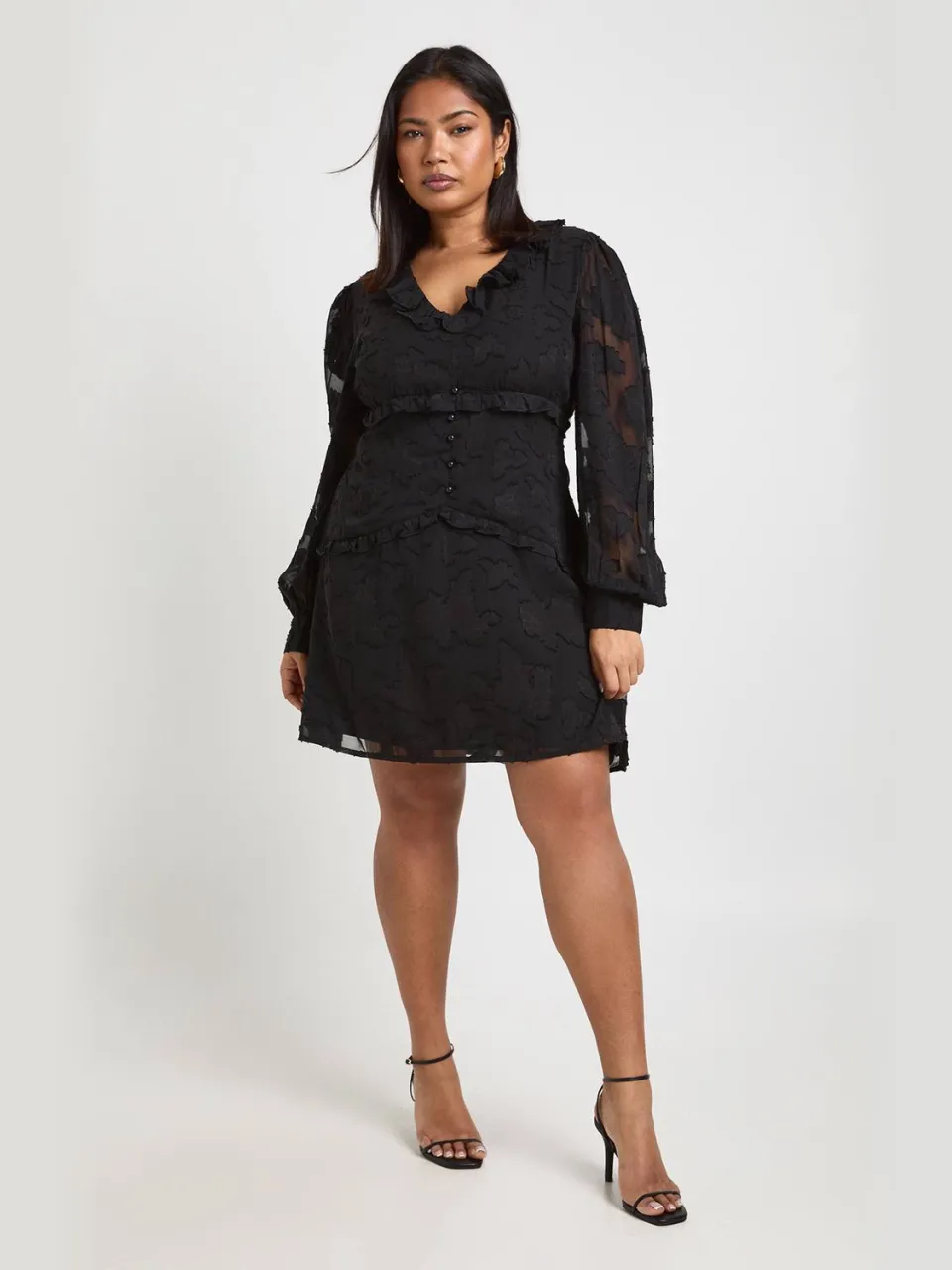 boohoo Dames Plus Burnout Chiffon Ruffle Smock Jurk zwart, foto 2