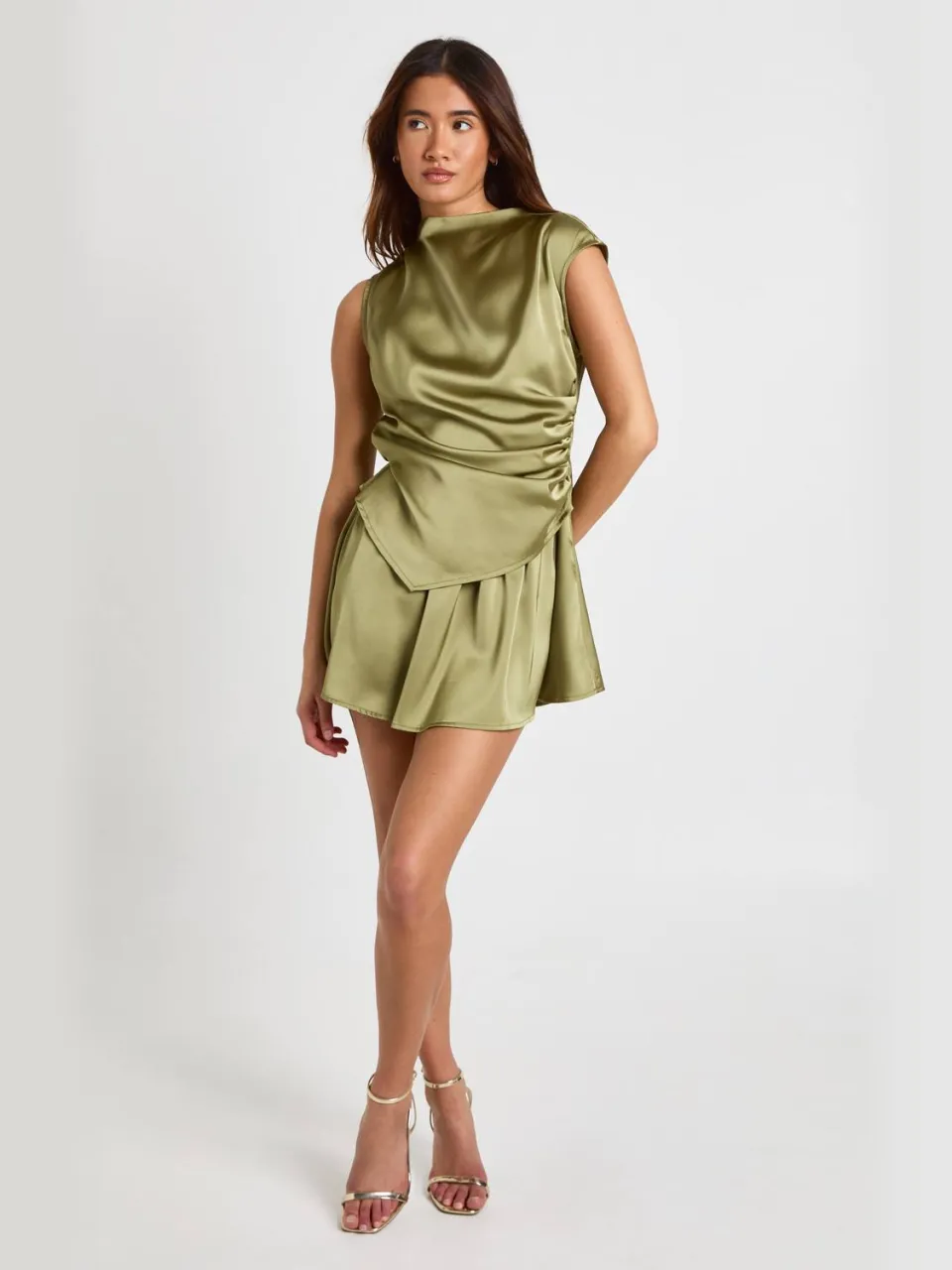 boohoo Dames Satijnen Mini Jurk met Gerimpeld Detail olijf, foto 3