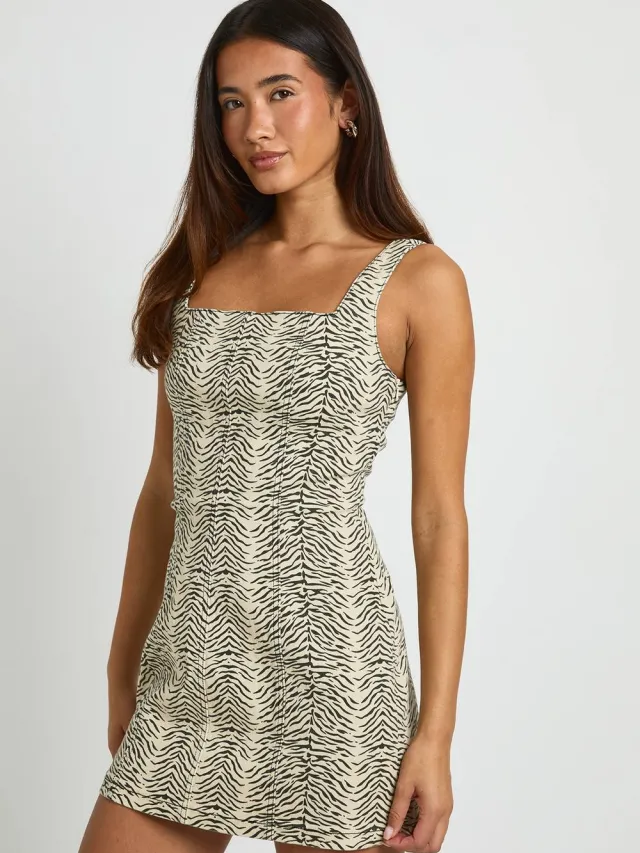 boohoo Dames Denim Jurk Met Zebraprint