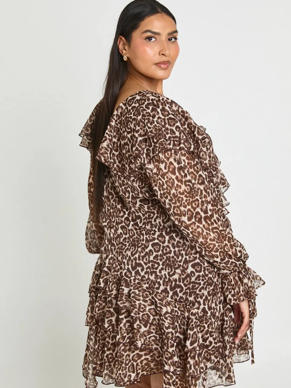 boohoo Dames Plus Chiffon Mini-jurk Met Bloemenprint En Ruches luipaardprint, foto 3