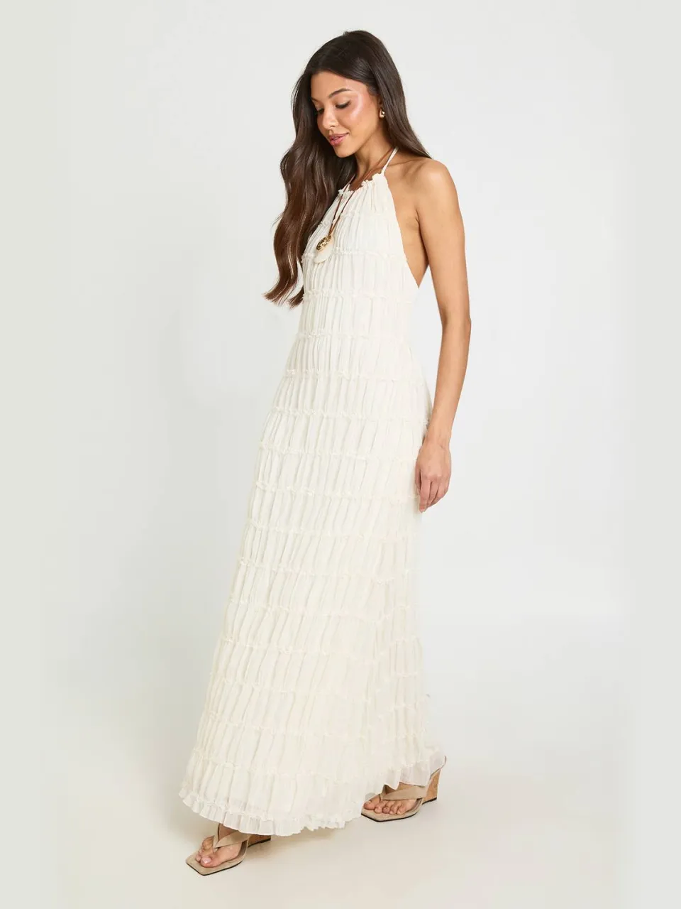 boohoo Dames Gestructureerde Chiffon Midaxi Jurk Met Open Rug crème, foto 2