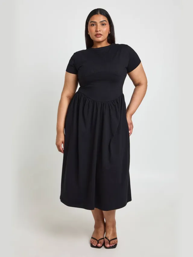 boohoo Dames Plus Katoenen Midi-jurk Met Getailleerde Taille En Korte Mouwen Zwart