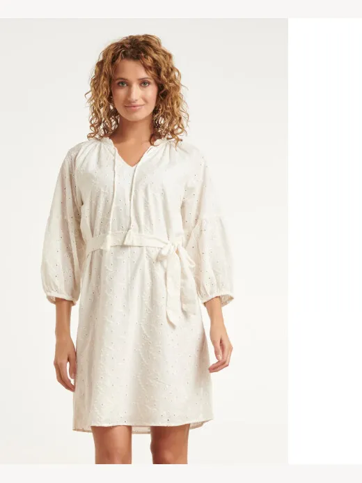 Smashed Lemon Crème jurk met broderie en tailleceintuur Ecru