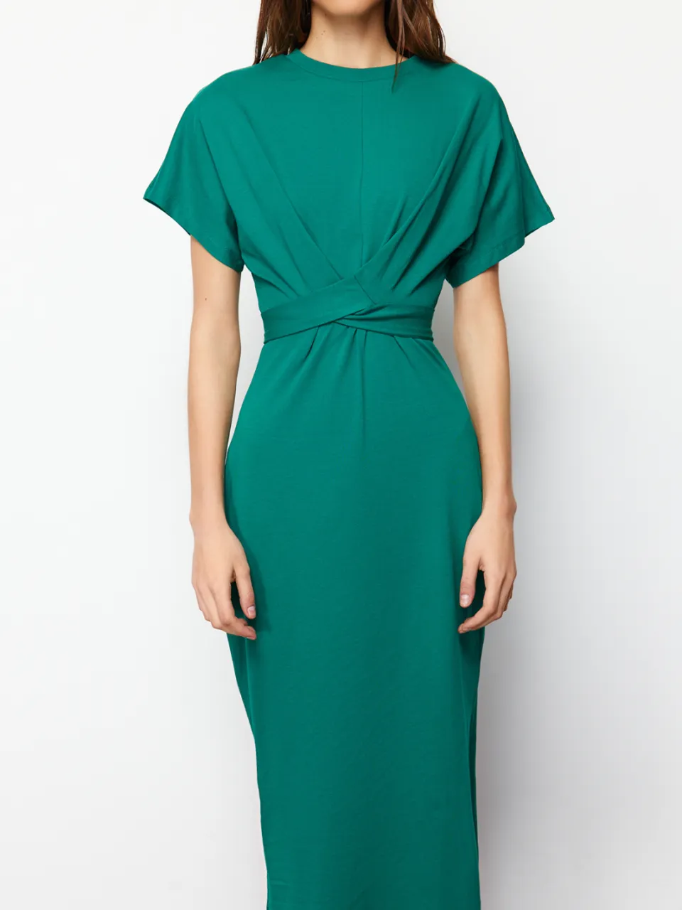 Trendyol TRENDYOLMİLLA Dames Groen Effen Midi Kort Casual Bodycon Jurken, foto 2
