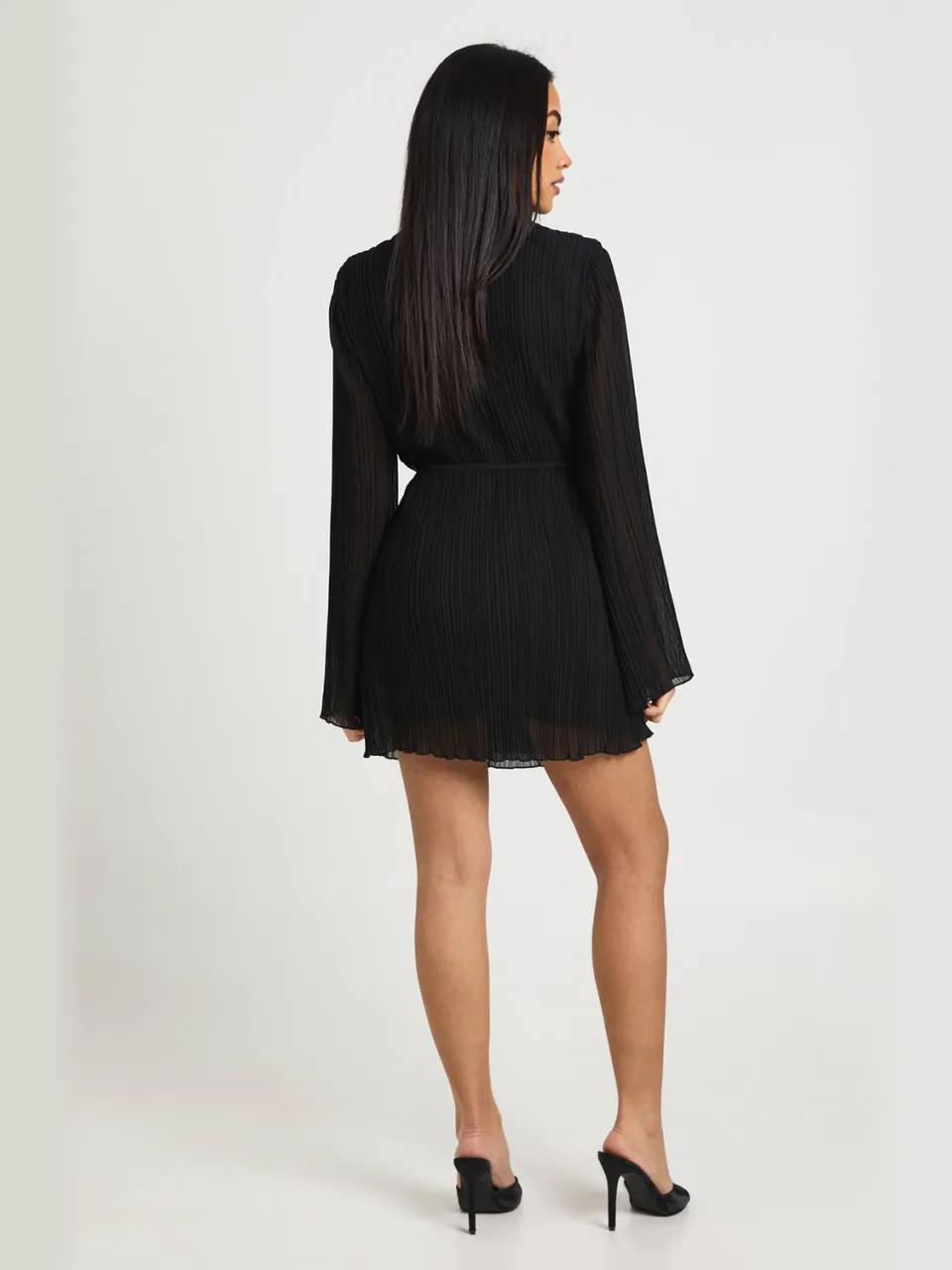 boohoo Dames Plisse Wikkel Voorkant Shirt Jurk zwart, foto 2