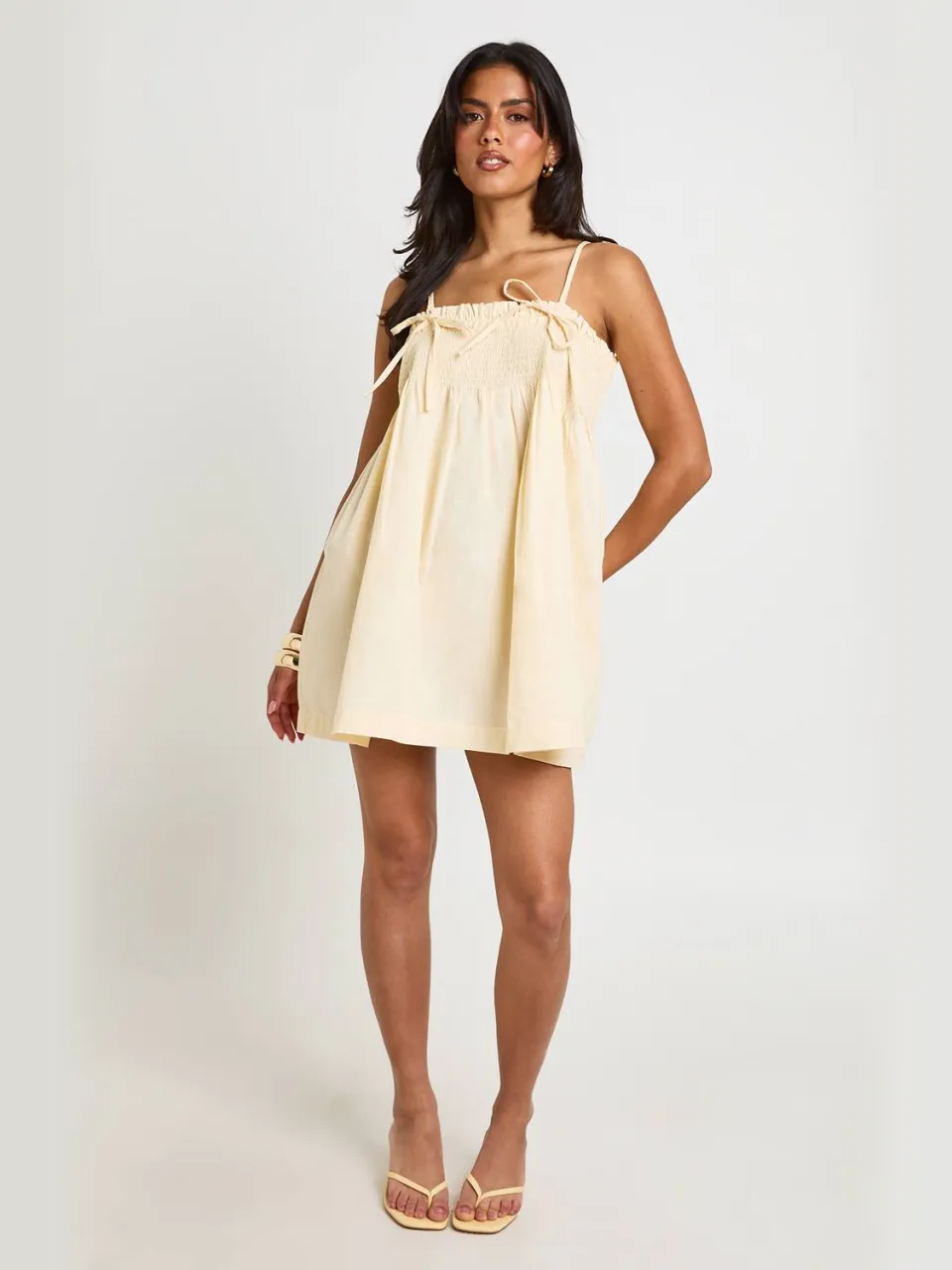 boohoo Dames Mini Gesmokte Jurk Met Gerimpeld Detail Citroen