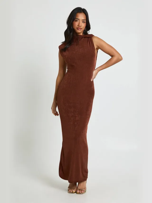 boohoo Dames Petite Acetaat Slinky Twist Hals Maxi Jurk Chocoladebruin