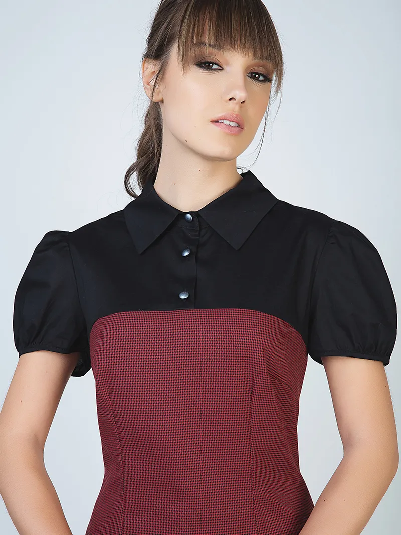 Conquista Jurk met pofmouwen en knoopdetail rood, foto 2