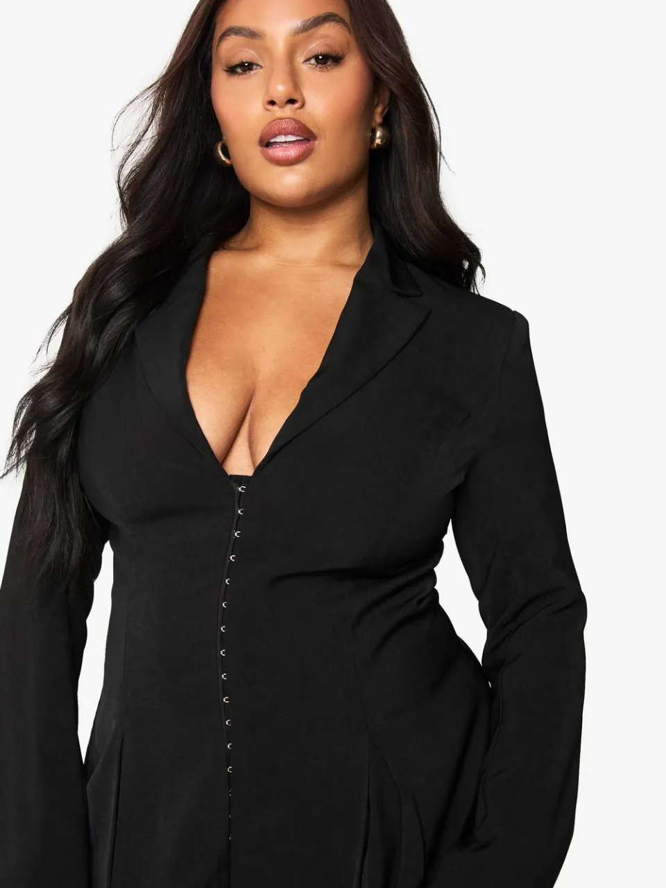 boohoo Dames Plus op maat gemaakte blazerjurk met haak- en oogdetail en getailleerde taille zwart, foto 4