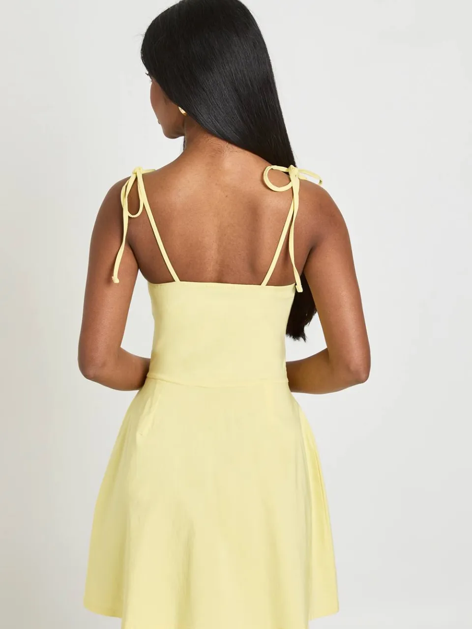 boohoo Dames Bengaline Doorknoop Cami Jurk citroen, foto 2