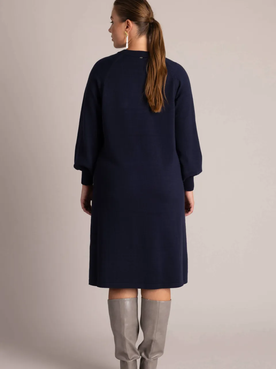 Yest Curve Plus Size gebreide midi jurk met ceintuur - donkerblauw, foto 4