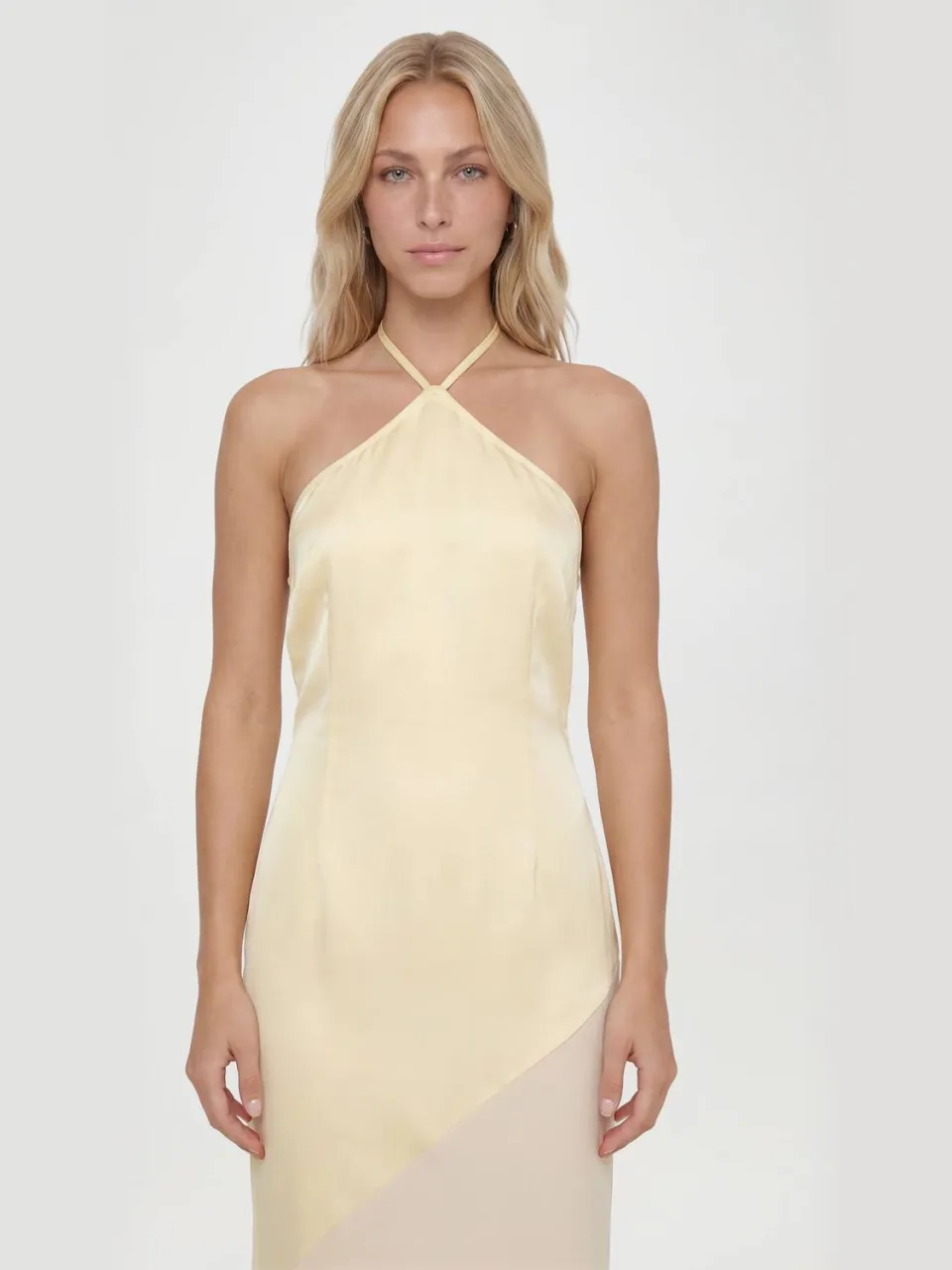boohoo Dames Satijnen Halterneck Maxi Jurk Met Chiffon Rok citroen, foto 3
