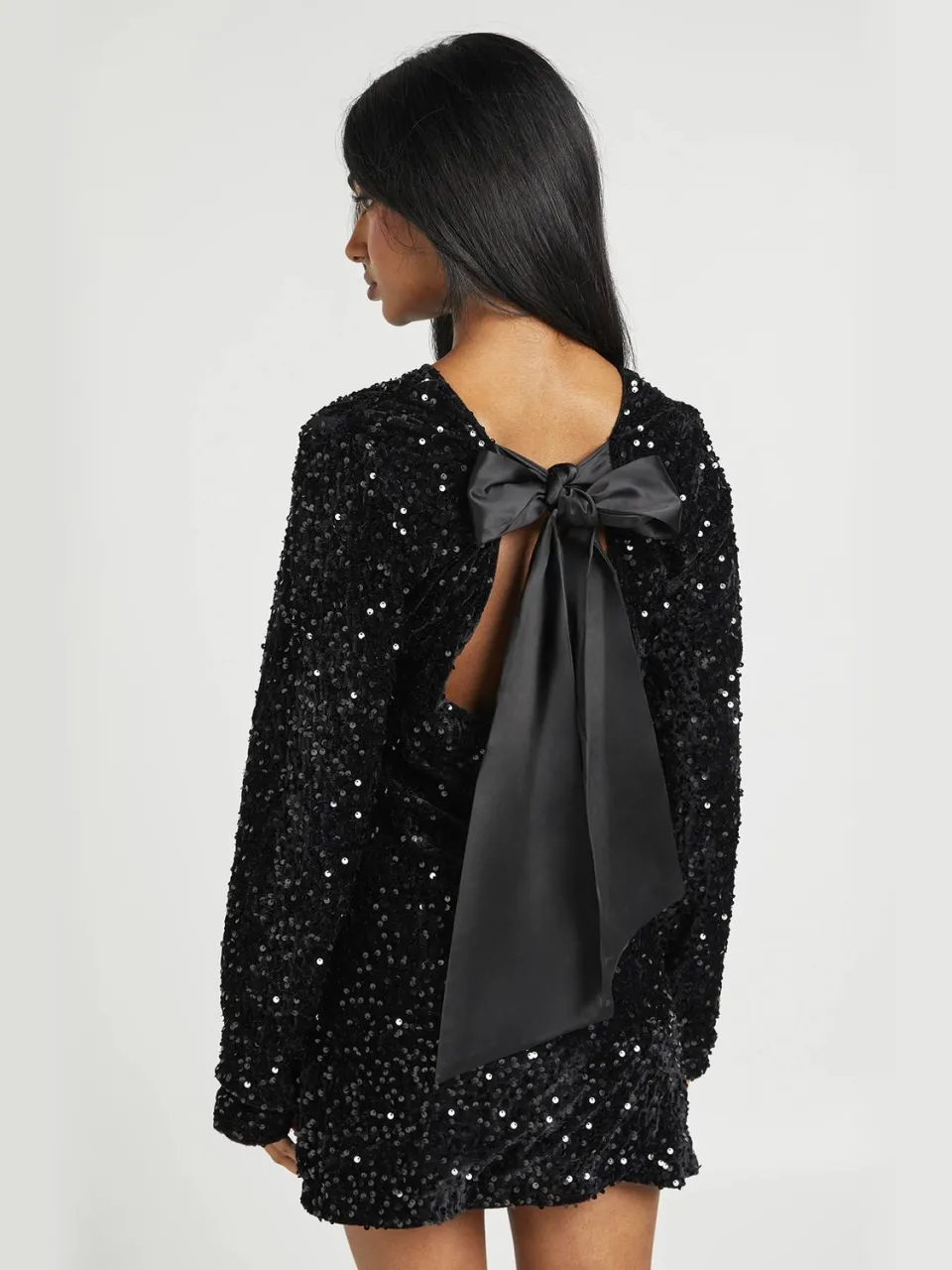 boohoo Dames Fluwelen Pailletten Strik Rugdetail Mini Jurk zwart, foto 2