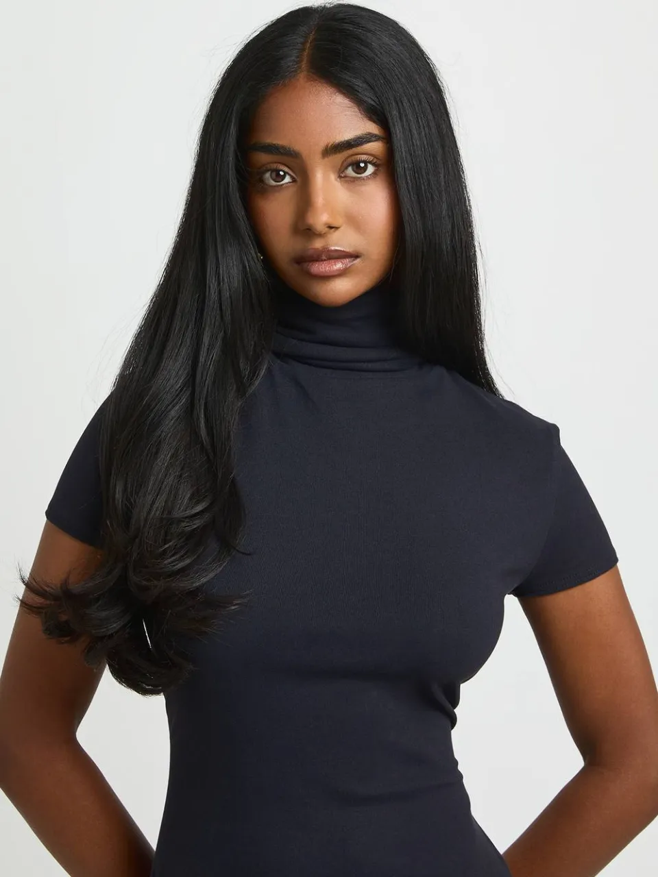 boohoo Dames Basic Supersoft Midi-jurk Met Rolkraag En Korte Mouwen zwart, foto 4