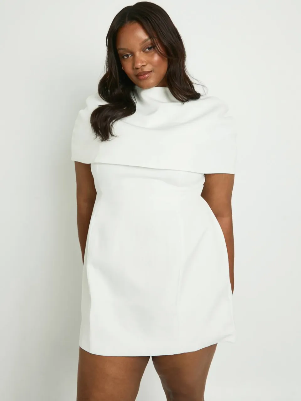 boohoo Dames Plus Geweven Cape Detail Skater Jurk wit, foto 2