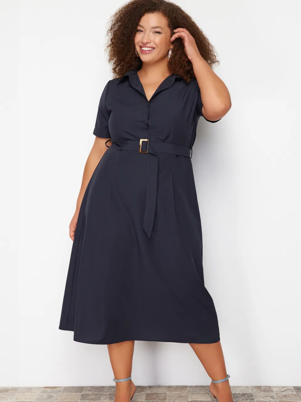Trendyol Curve Dames Donkerblauw Effen Midi Kort Casual Blousejurk Grote maten Jurk marineblauw/blauw, foto 2