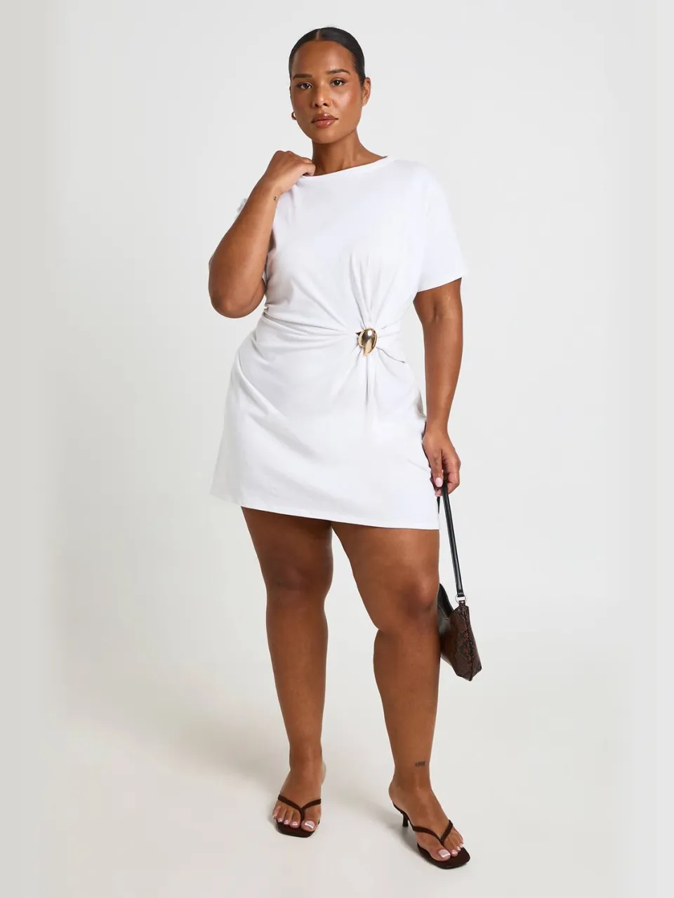 boohoo Dames Plus Jurk Met Detail En Trim In T-shirtstijl wit, foto 3