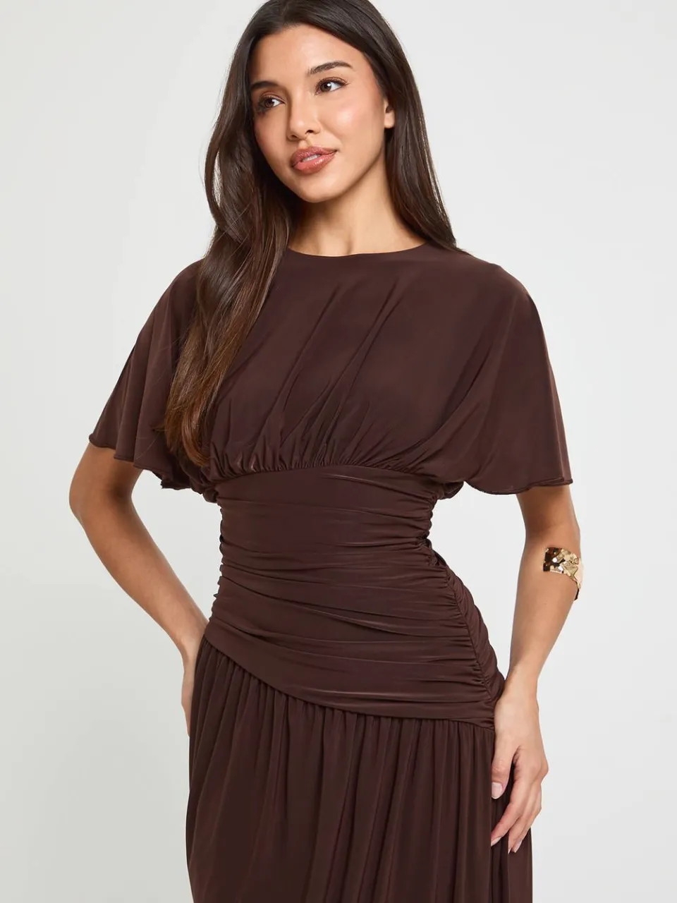 boohoo Dames Maxi Jurk Met Engelmouwen En Asymmetrische Gerimpelde Taille chocoladebruin, foto 2
