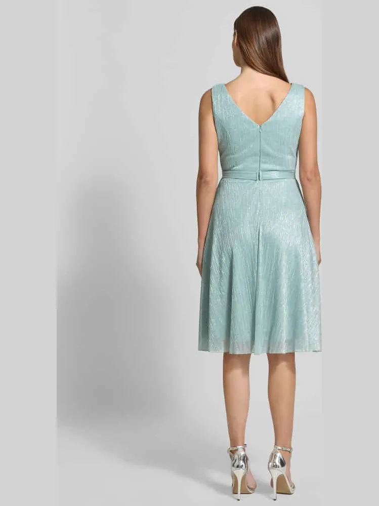 TROYDEN COLLECTION Knielange cocktailjurk met V-hals Mintgroen