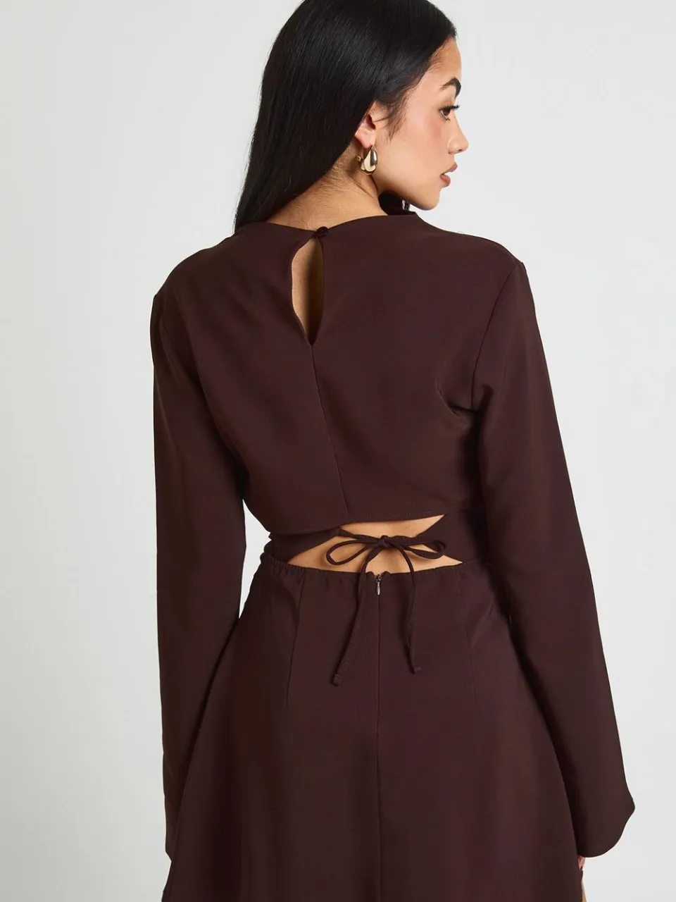 boohoo Dames Lange Mouwen Gerimpelde Hoge Hals Shift Jurk chocoladebruin, foto 2