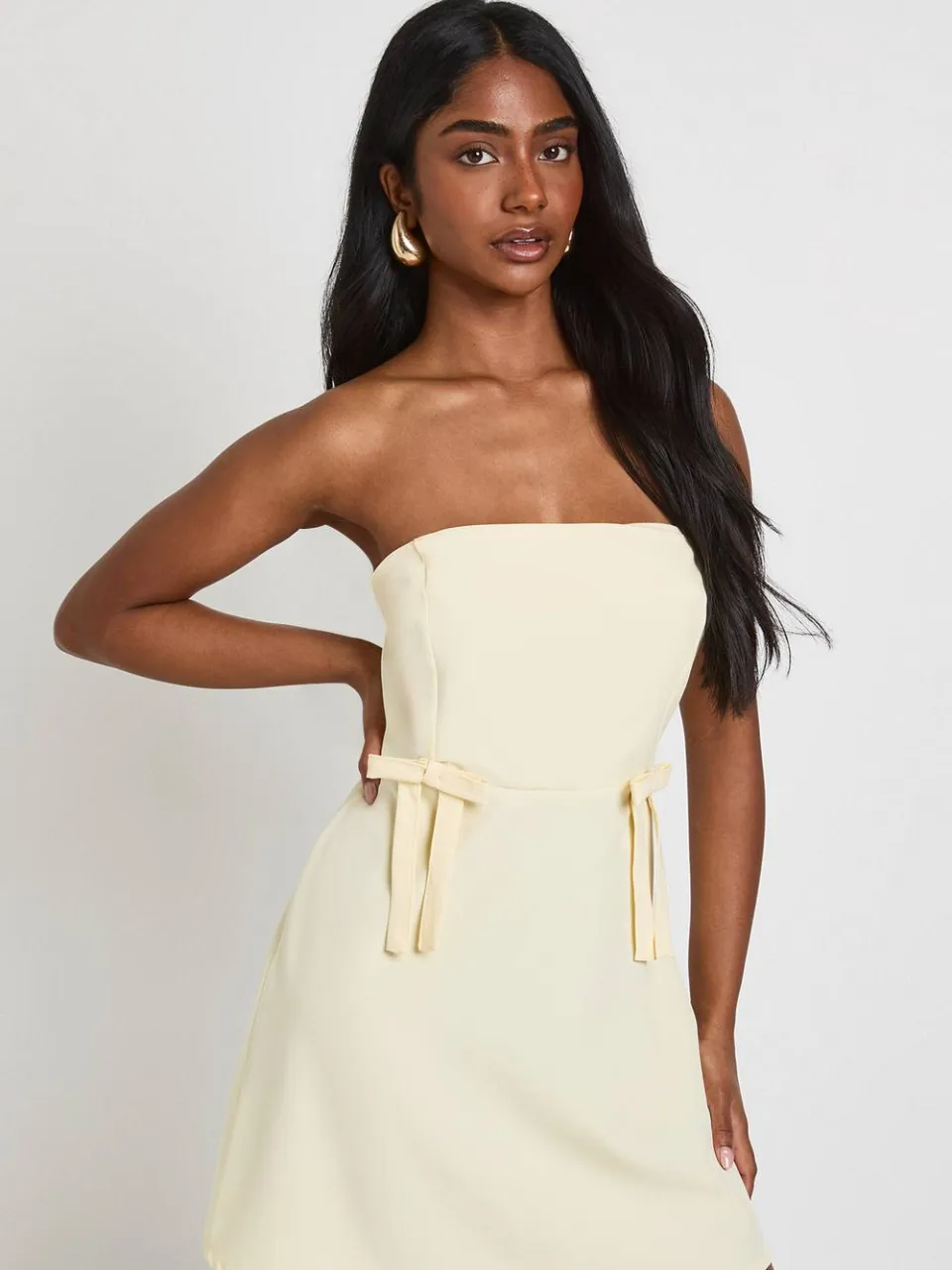 boohoo Dames Geweven Bandeau Mini Jurk Met Strikdetail citroen, foto 3