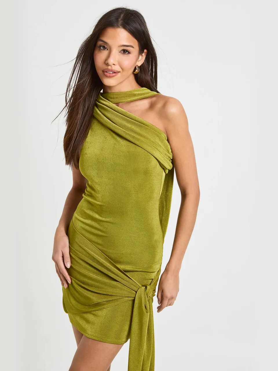 boohoo Dames Asymmetrische wikkel-mini-jurk in slinky-stijl olijf, foto 3