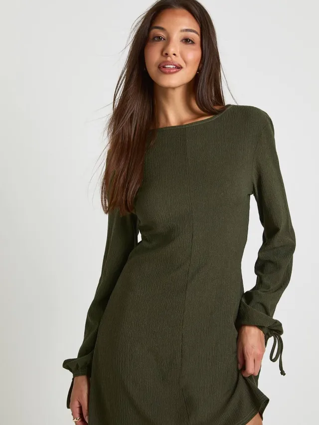 boohoo Dames Getextureerde shiftjurk met volumemouwen Kaki
