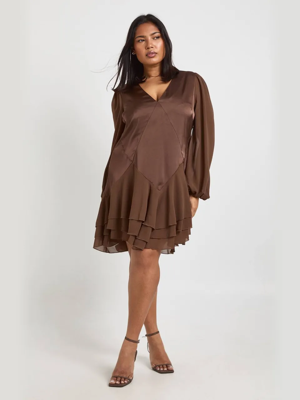 boohoo Dames Plus Chiffon Mix Panelen Smock Jurk chocoladebruin, foto 3