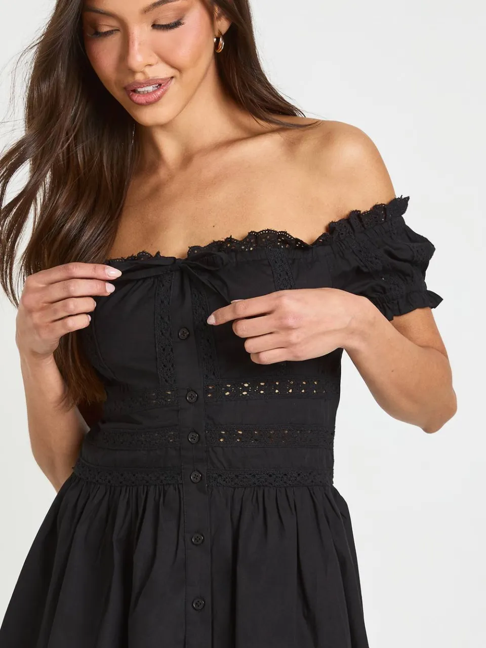 boohoo Dames Mini-jurk Met Kanten Inzet En Bardothals zwart, foto 4
