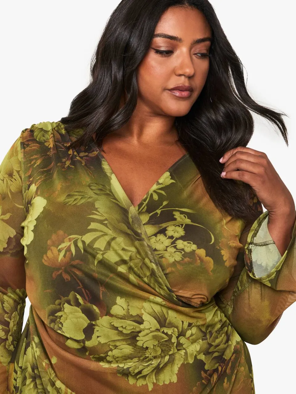 boohoo Dames plus bloemrijke mesh wrap mini-jurk olijf, foto 4