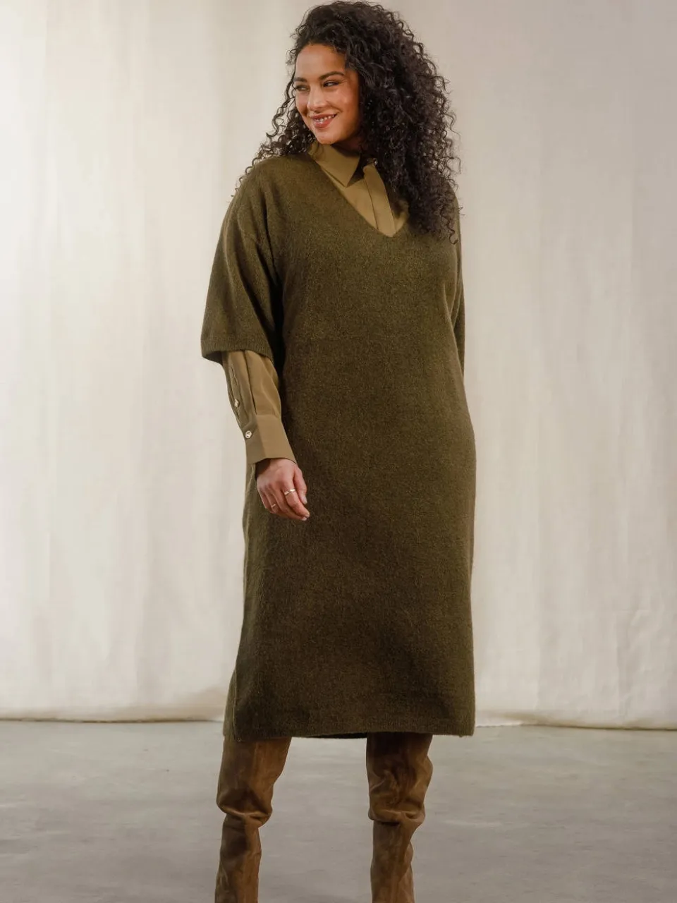 Yest Curve Plus Size gebreide midi jurk met wol - olijfgroen, foto 4