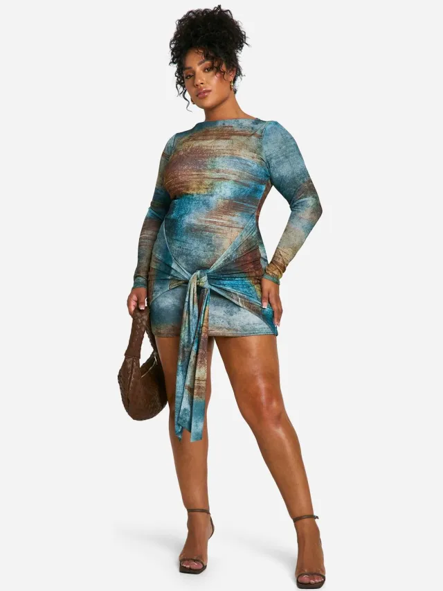 boohoo Dames Plus bedrukte mini-jurk met mesh en strikdetail vooraan Groente