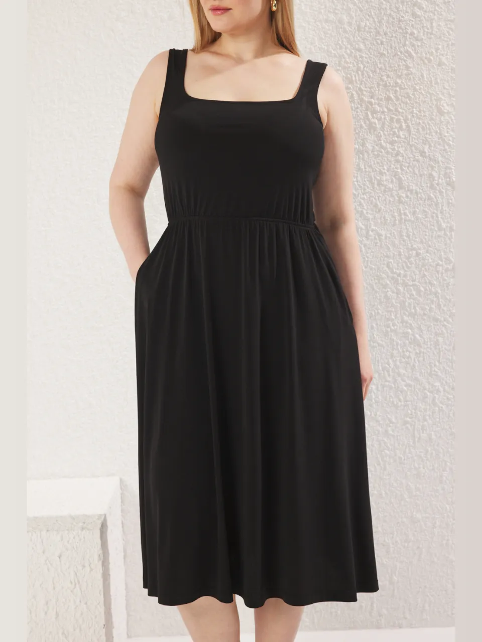 Trendyol Curve Dames Zwart Effen Maxi Mouwloos Casual Skater Grote maten Jurk, foto 2