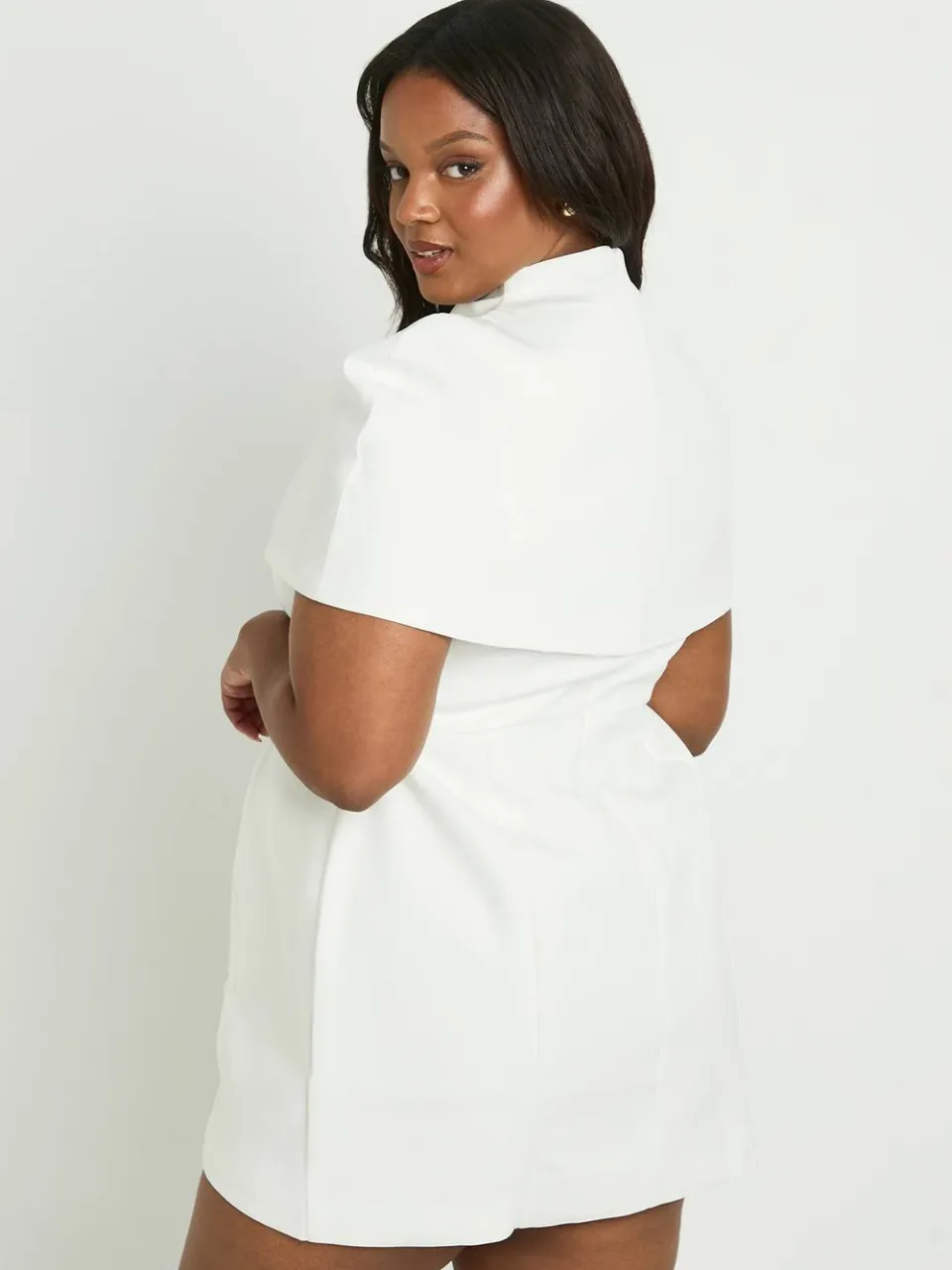 boohoo Dames Plus Geweven Cape Detail Skater Jurk wit, foto 3