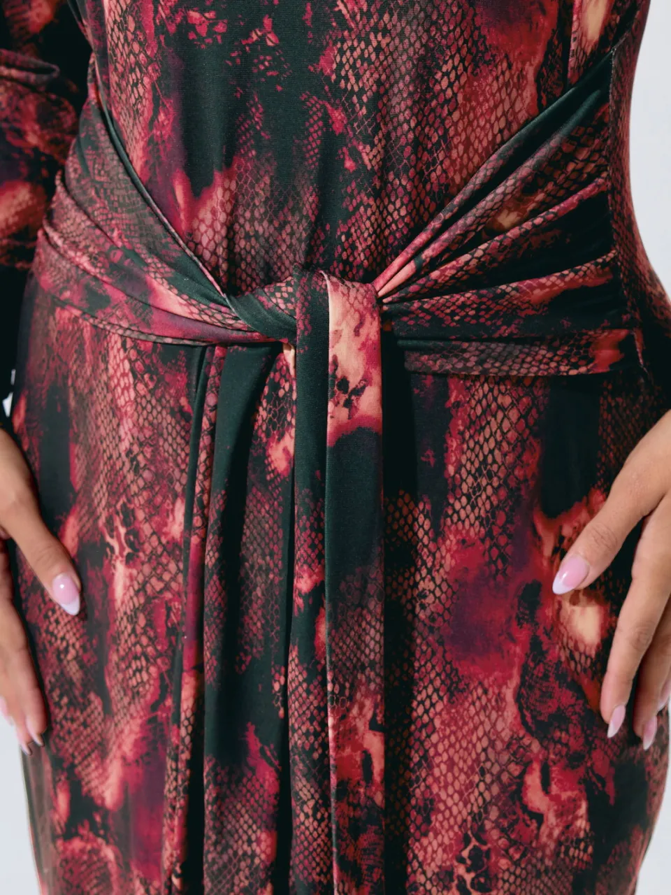 Limited Collection Midi Jurk Met Slangenprint En Strikdetail In Rood-60, foto 3