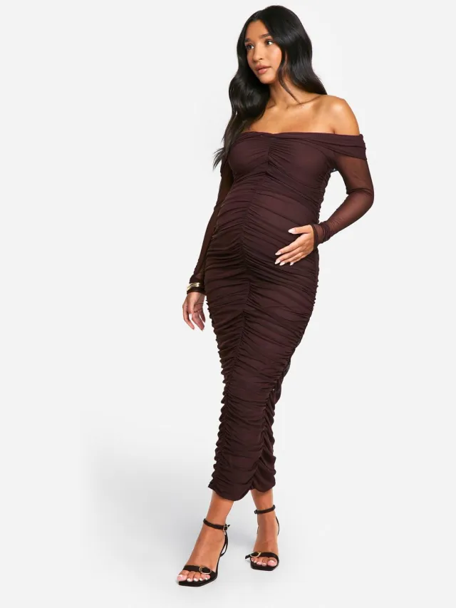 boohoo Dames Emily Shak Maternity Slinky Off The Shoulder Langmouw Ruched Midaxi Jurk Chocoladebruin