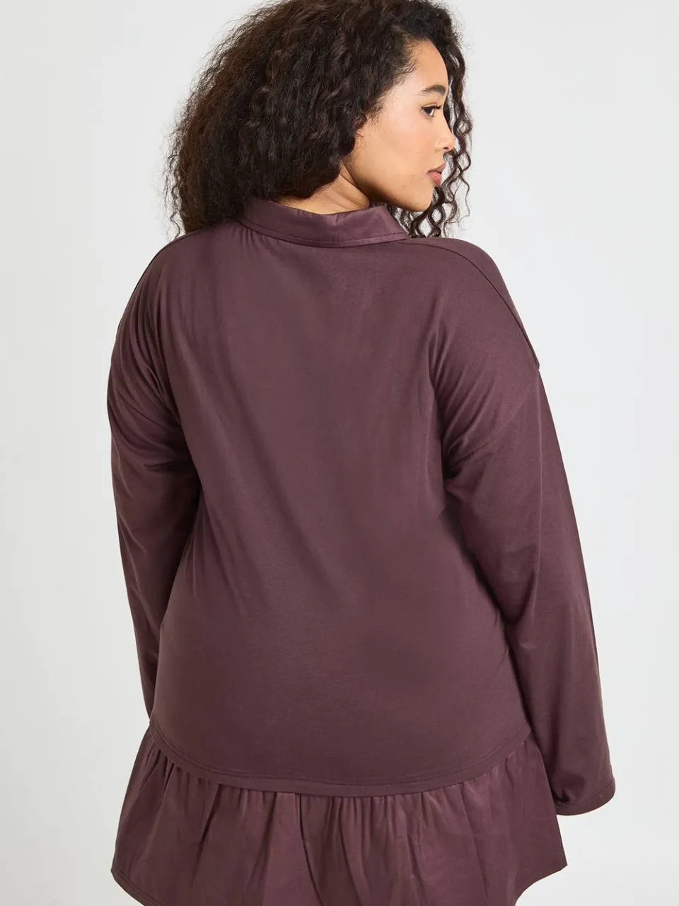boohoo Dames Plus Frill Zoom T-Shirt Jurk chocoladebruin, foto 3