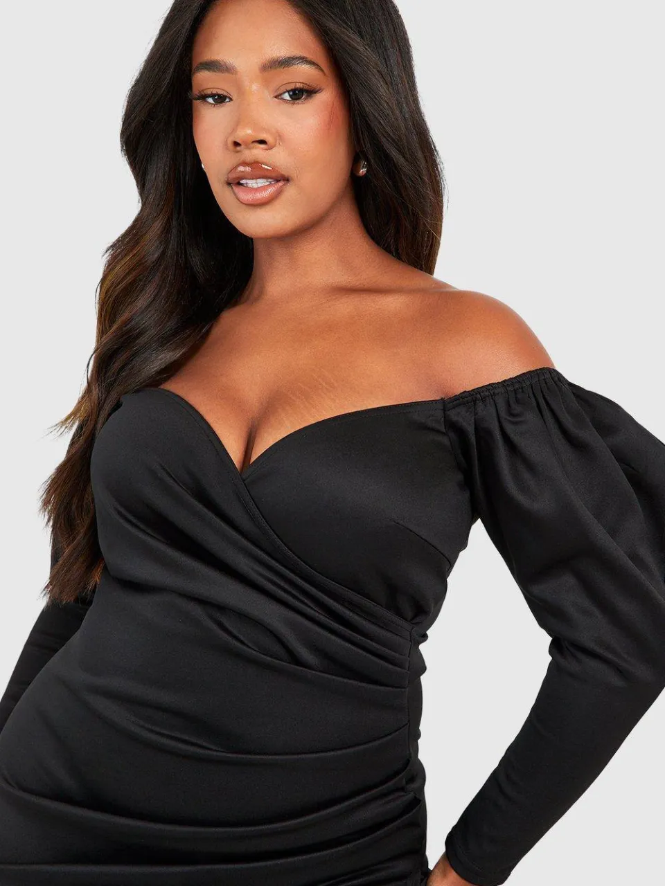 boohoo Dames Plus Off-Shoulder Geplooide Detail Wrap Jurk zwart, foto 4