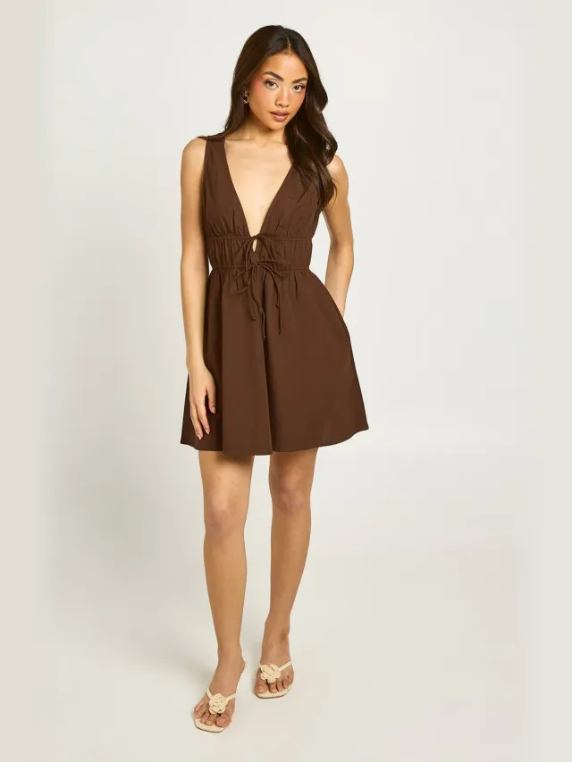 boohoo Dames Mini Skater Jurk Met Diepe V-hals En Strikdetail Chocoladebruin
