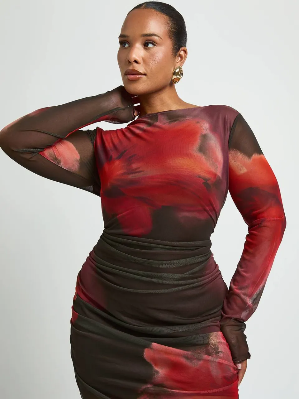 boohoo Dames Plus Bloemenprint Mesh Maxi Jurk Met Rimpeldetail chocoladebruin, foto 3