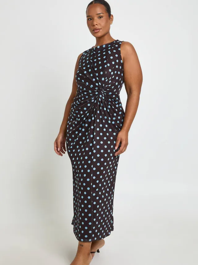 boohoo Dames Plus Polka Dot Mesh Jurk Met Twist Detail Midaxi Lengte Chocoladebruin