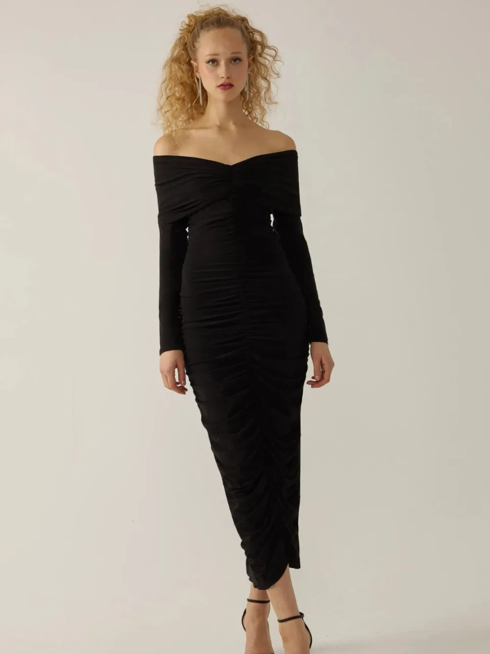 Hiccup Een Schouderloze Drapé Bodycon Maxi Jurk zwart, foto 2