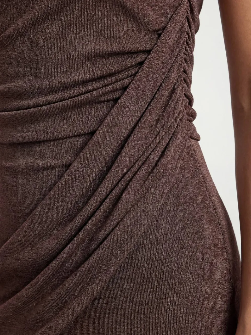 boohoo Dames Acetaat Slinky One-shoulder Jurk Met Gedrapeerde Voorkant Mini chocoladebruin, foto 4
