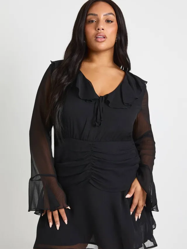 boohoo Dames Plus chiffon skaterjurk met geraffleerde taille Zwart